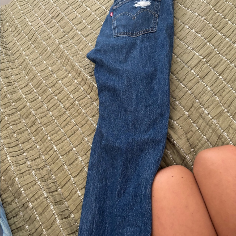 Levi's Distressed Dark Blue Skinny Jeans - Picture 3 of 3